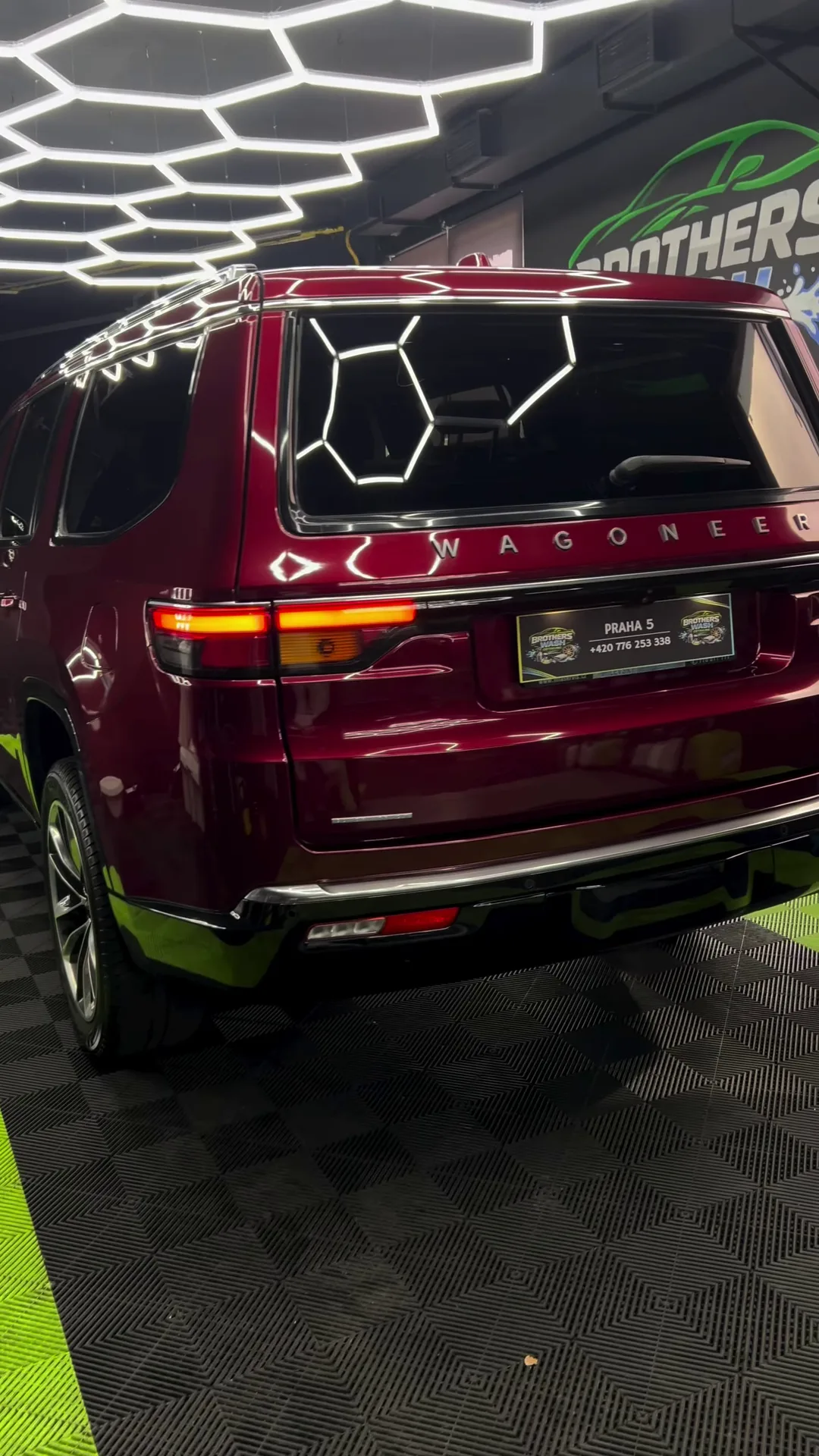 Jeep Wagoneer – snímek 2