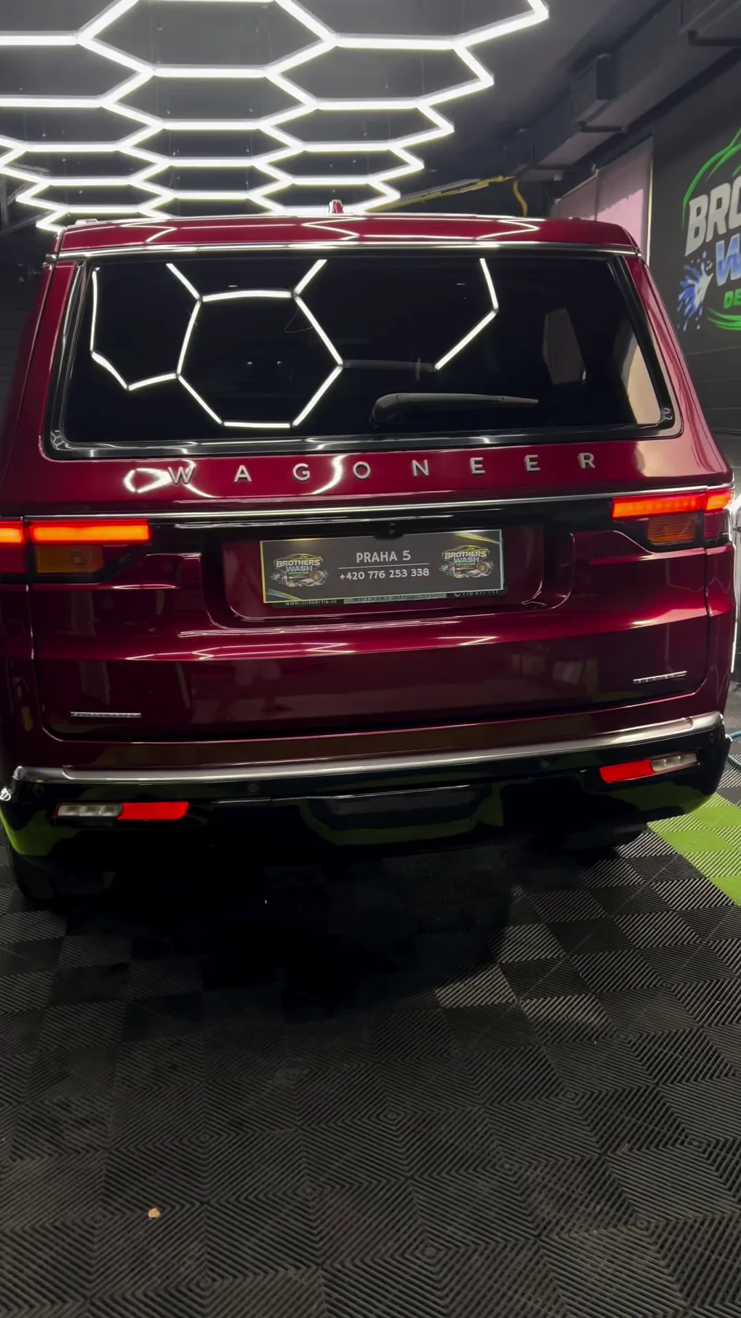 Jeep Wagoneer – snímek 3